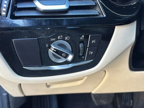 Used 2019 BMW 530i xDrive w/ Convenience Package image 34