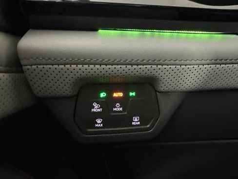 Used 2024 Volkswagen Atlas Peak Edition SE AWD/4WD image 20