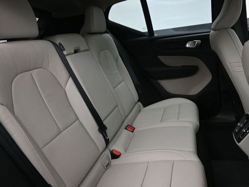 Used 2023 Volvo XC40 B5 Ultimate w/ Protection Package Premier AWD/4WD image 12