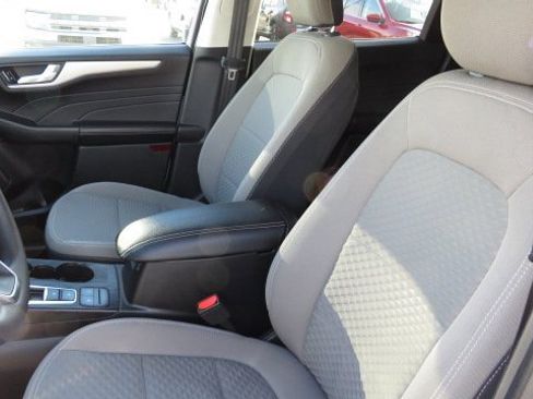 Certified 2021 Ford Escape SE image 4