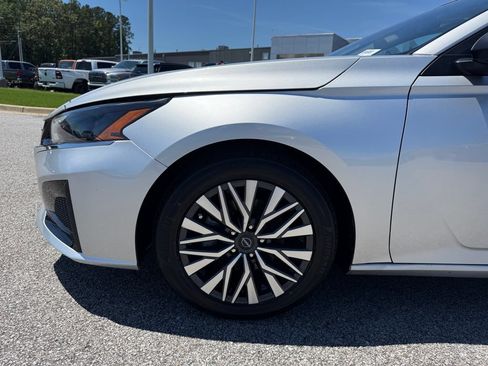 Used 2024 Nissan Altima 2.5 SV FWD image 22