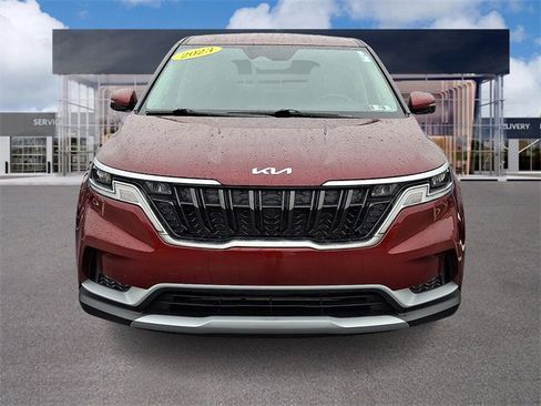 Used 2023 Kia Carnival LX image 2