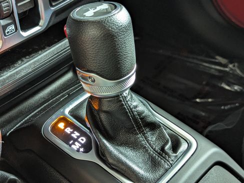 Used 2025 Jeep Wrangler Unlimited Sahara AWD/4WD image 23