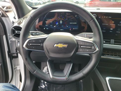 Used 2025 Chevrolet Equinox LT FWD image 22
