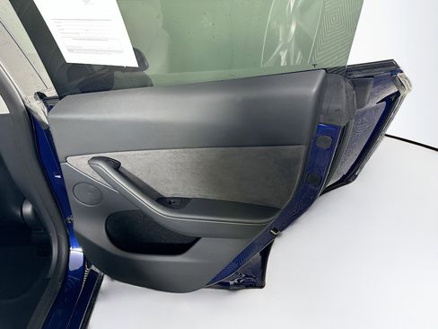 Used 2023 Tesla Model Y Long Range image 30