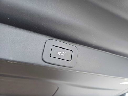 Used 2023 Land Rover Range Rover Autobiography image 18