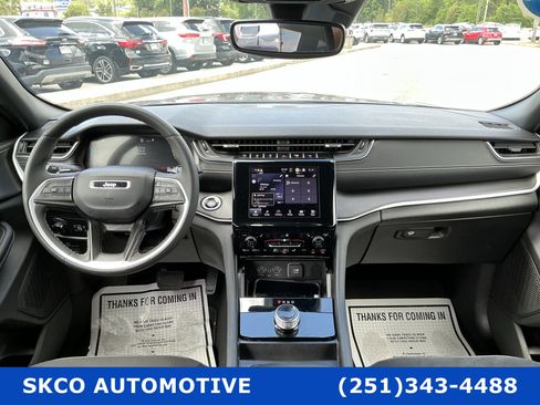 Used 2024 Jeep Grand Cherokee Altitude image 15