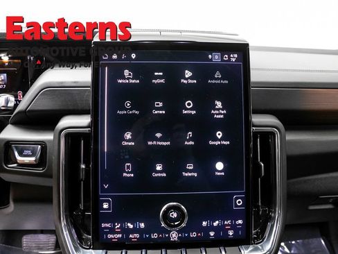 Used 2025 GMC Yukon XL Denali AWD/4WD image 12