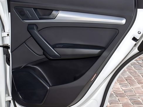 Used 2025 Audi Q5 2.0T Premium image 17