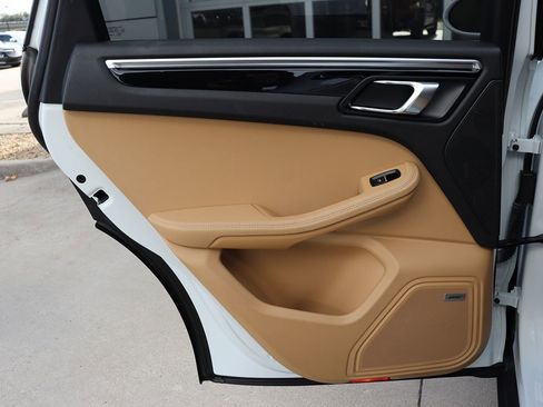 Used 2017 Porsche Macan S image 42