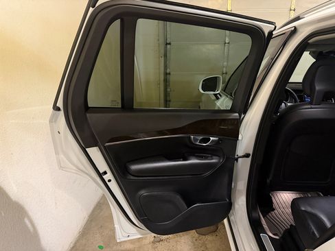 Used 2017 Volvo XC90 T6 Momentum w/ Vision Package image 10