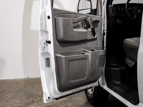 Used 2020 Chevrolet Express 2500 RWD image 37