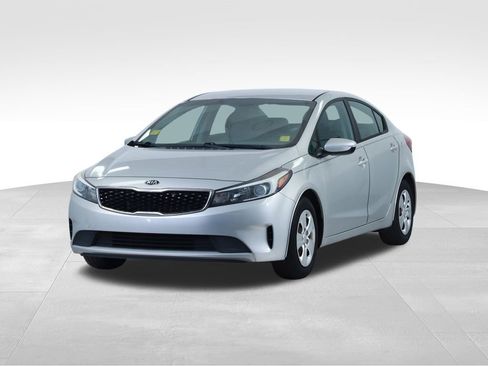 Used 2017 Kia Forte LX image 8