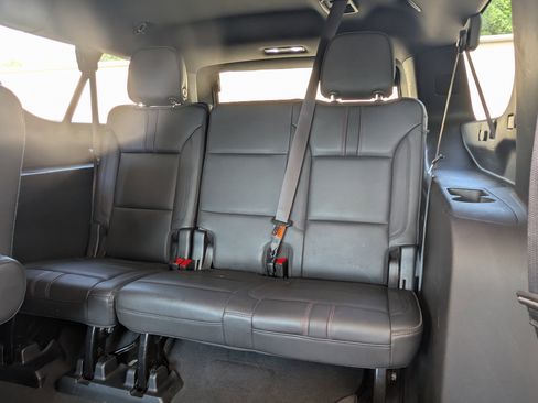 Used 2021 Chevrolet Suburban RST w/ Luxury Package image 19