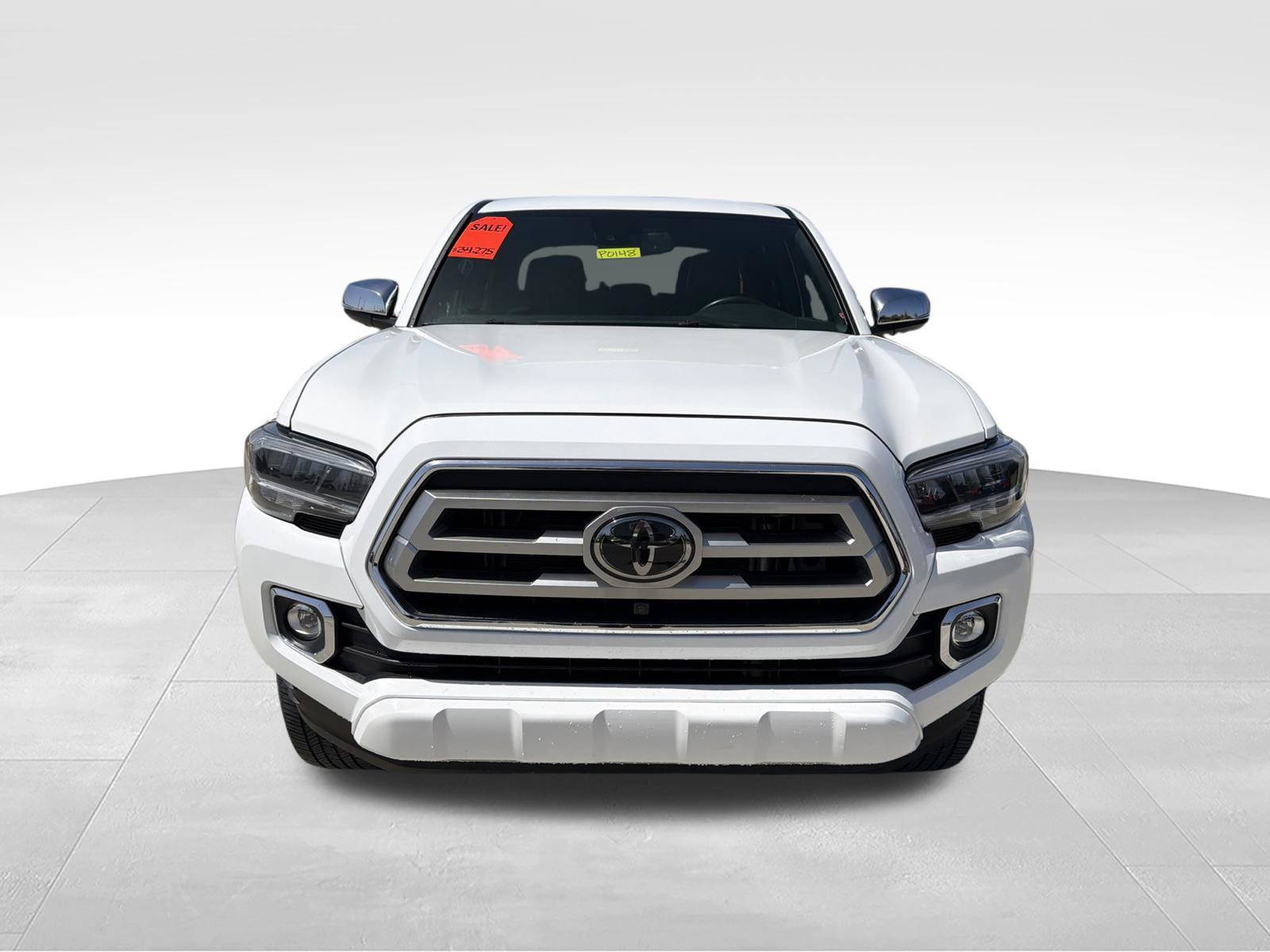 Used 2021 Toyota Tacoma Limited RWD image 2