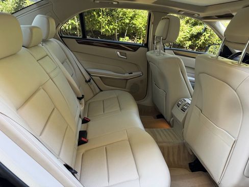 Used 2014 Mercedes-Benz E 350 Sedan image 29