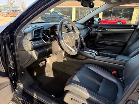 Used 2019 Honda Civic Touring image 11