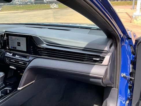 Used 2025 Toyota Camry SE FWD image 17