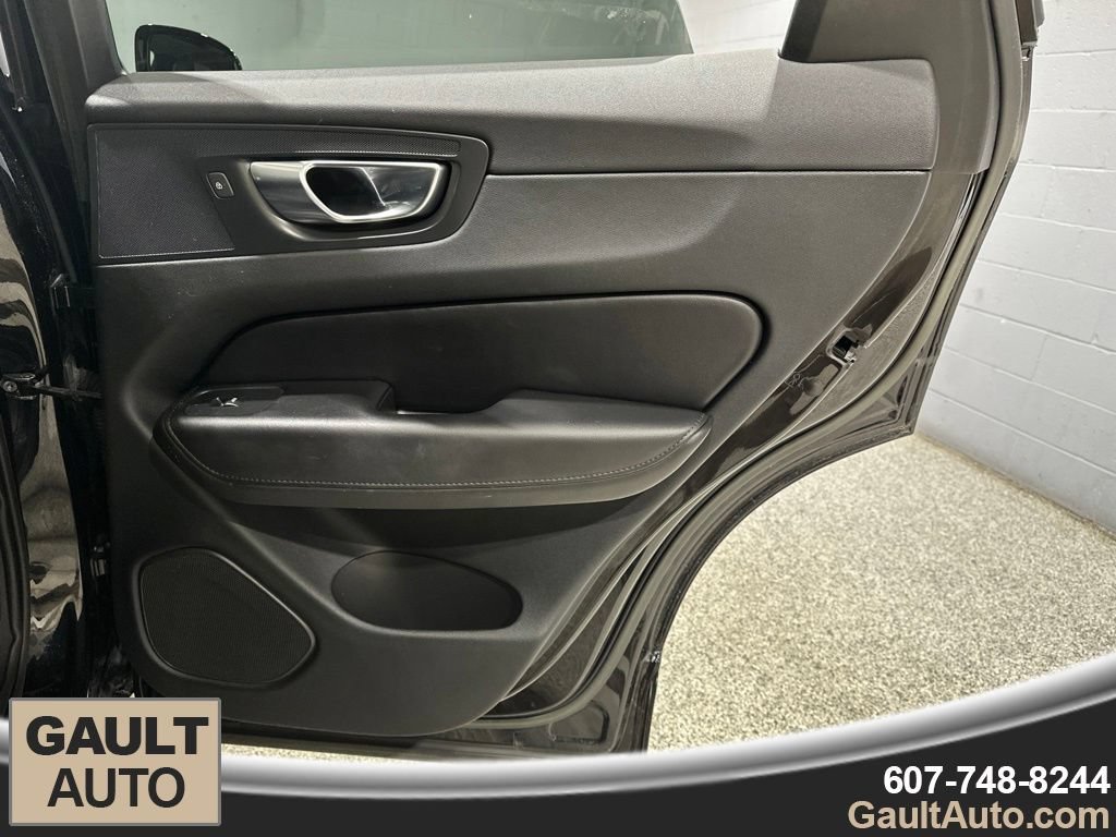 Used 2023 Volvo XC60 B5 Plus AWD/4WD image 19