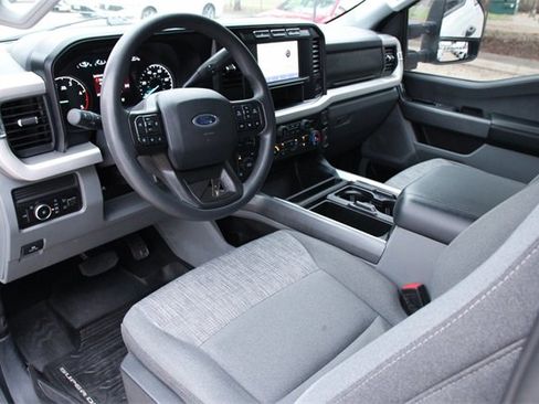 Used 2023 Ford F250 XLT w/ FX4 Off-Road Package image 9