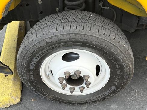 Used 2022 Ford E-350 and Econoline 350 Super Duty image 14