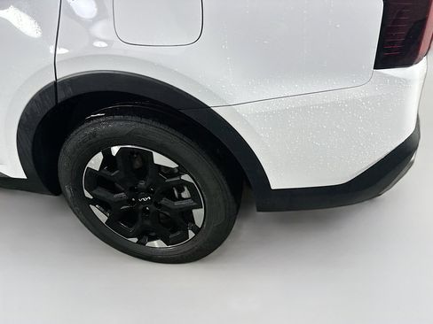 Used 2024 Kia Sorento S image 11