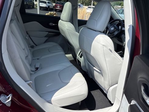 Used 2021 Jeep Cherokee Limited w/ Elite Package FWD image 13