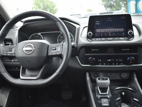 Used 2025 Nissan Rogue SV AWD/4WD image 19