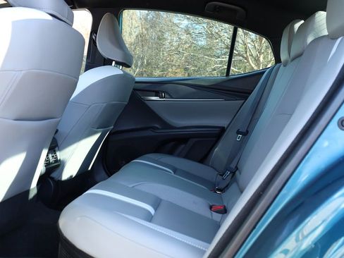 Used 2025 Toyota Camry SE image 11