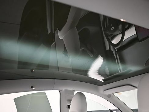 Used 2023 Tesla Model Y Long Range AWD/4WD image 19