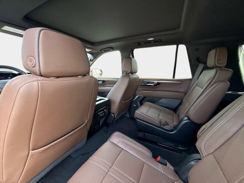 Used 2025 Chevrolet Tahoe High Country w/ Sun And Tow Package RWD image 20