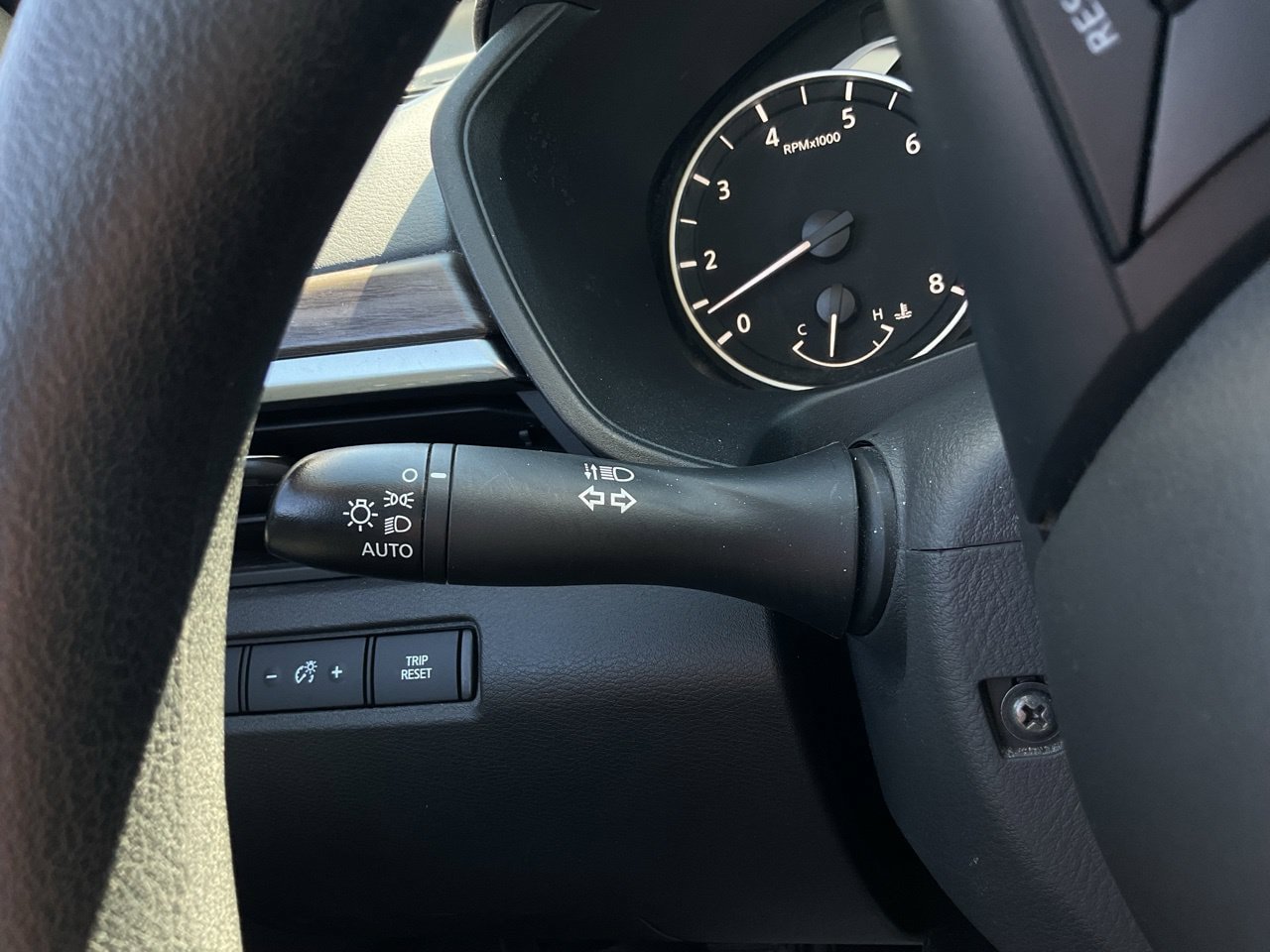Used 2025 Nissan Altima 2.5 SV FWD image 30