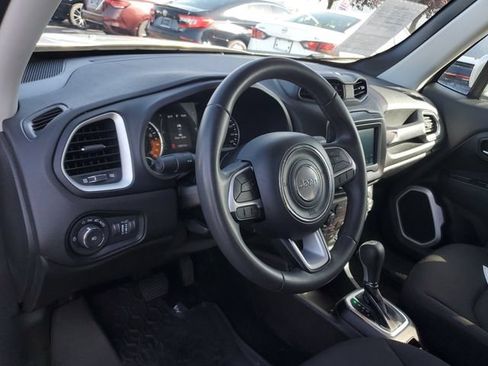 Used 2018 Jeep Renegade Latitude FWD image 18