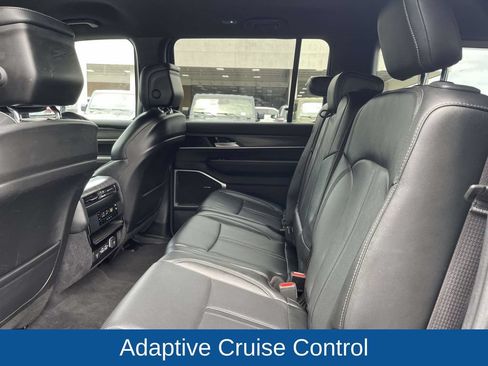 Used 2024 Jeep Wagoneer Series II w/ Flexible Seating Group AWD/4WD image 21