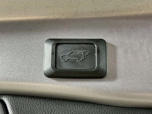 Used 2020 Toyota RAV4 XLE Premium AWD/4WD image 29