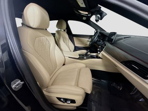 Used 2023 BMW 540i w/ Premium Package image 29