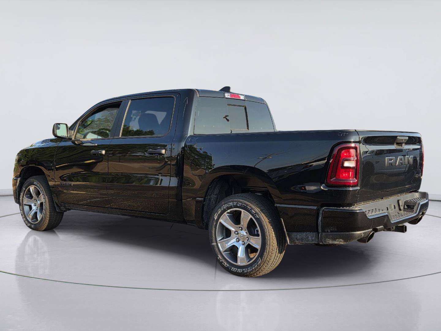 New 2026 RAM 1500 Express AWD/4WD image 4