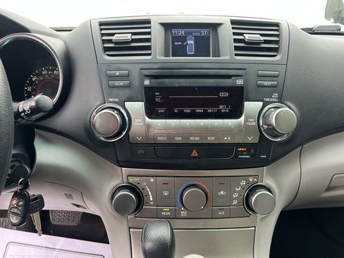 Used 2012 Toyota Highlander AWD w/ Tech Pkg image 15