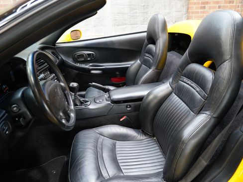 Used 2002 Chevrolet Corvette Convertible w/ Preferred Equipment Group2 image 45