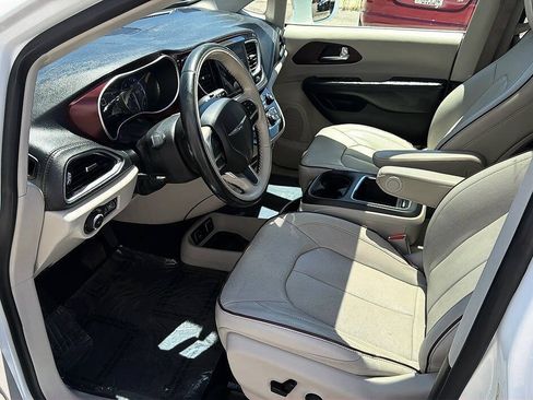 Used 2020 Chrysler Pacifica Limited FWD image 4