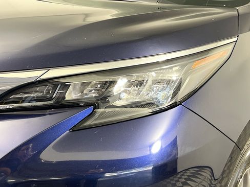Used 2024 Toyota Sienna XLE image 12