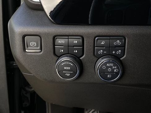 Used 2024 Chevrolet Silverado 2500 LT w/ Texas Edition image 24