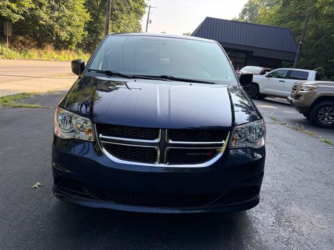 Used 2017 Dodge Grand Caravan SE w/ UConnect Hands-Free Group FWD image 8