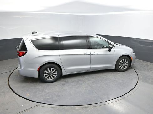 Used 2024 Chrysler Pacifica Select FWD image 31