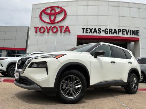 Used 2023 Nissan Rogue S AWD/4WD image 2