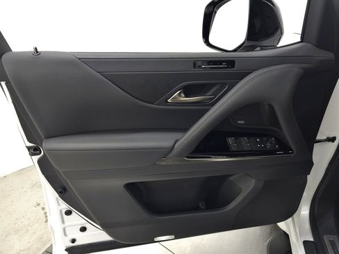 Used 2024 Lexus LX 600 4WD w/ Appearance Package image 16