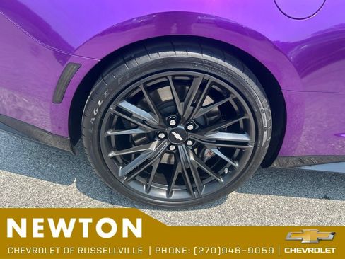 Used 2018 Chevrolet Camaro ZL1 RWD image 30