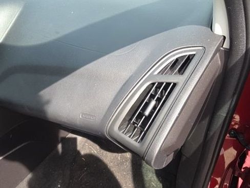 Used 2014 Ford Focus SE FWD image 32