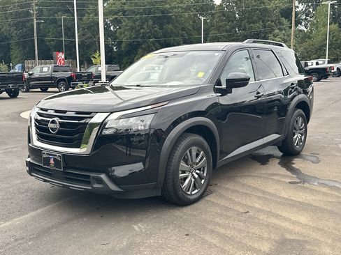 Used 2025 Nissan Pathfinder SV AWD/4WD image 4