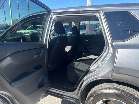 Certified 2025 Nissan Rogue SV image 17